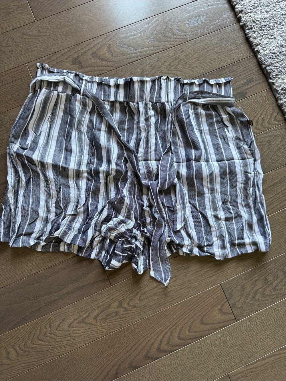 Striped Paperbag Waist Women's Shorts - Gray/White